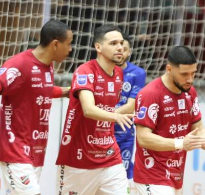 ATL�NTICO APLICA UMA GOLEADA NA UFSM PELA S�RIE OURO 