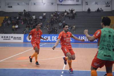 PASSO FUNDO FUTSAL VENCE JARAGU� E JA EST� NA SEMIFINAL DA COPA SUL